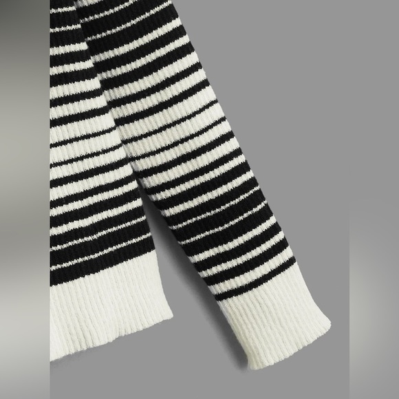 🆕 Striped Pattern Zip Up Hooded Cardigan 🖤🤍 - Picture 4 of 5